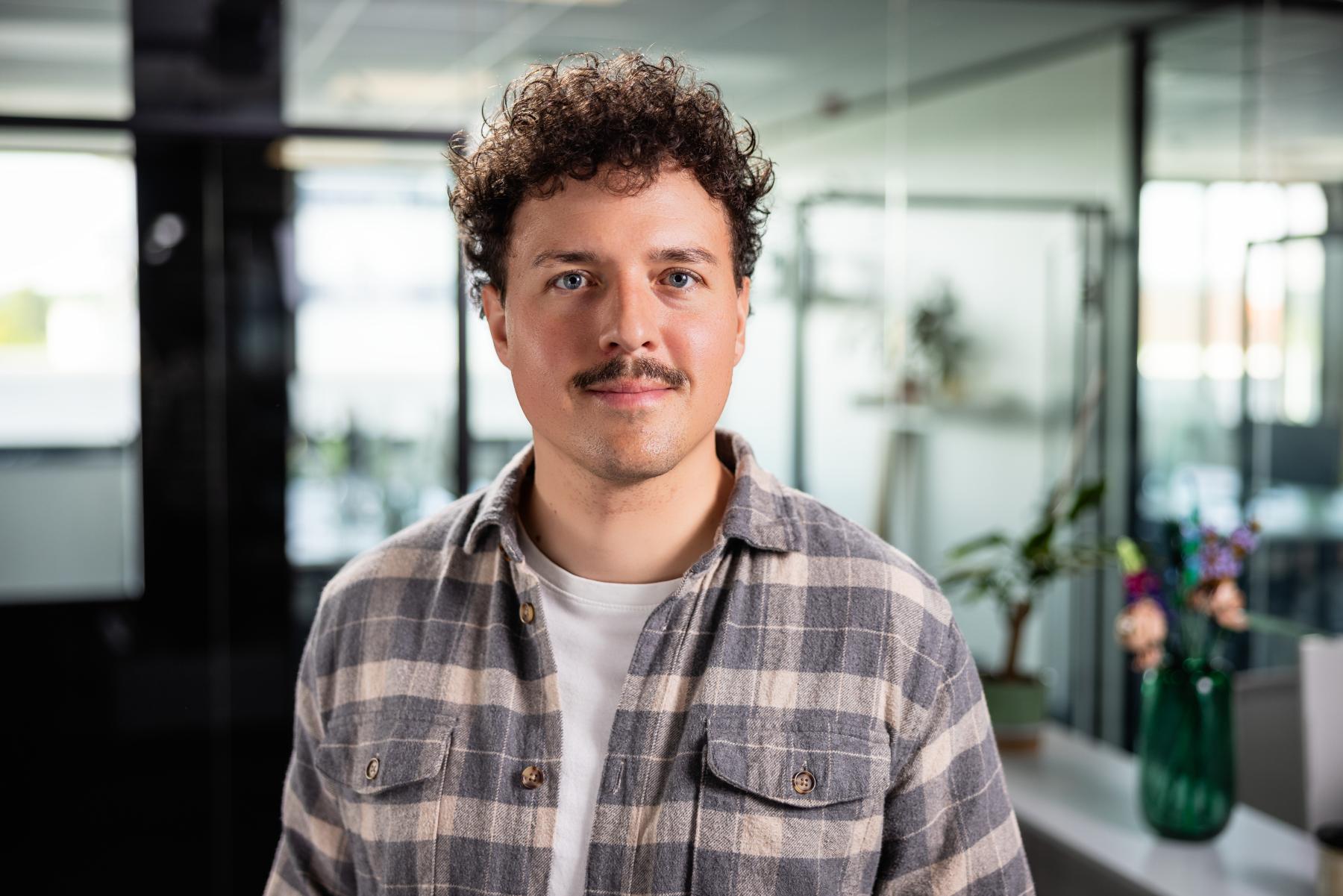 Portraitfoto von Christoph Gugel